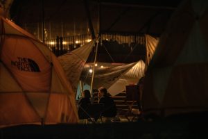 De ultieme kampeergids: uitrusting, bestemmingen, recepten en survival tips